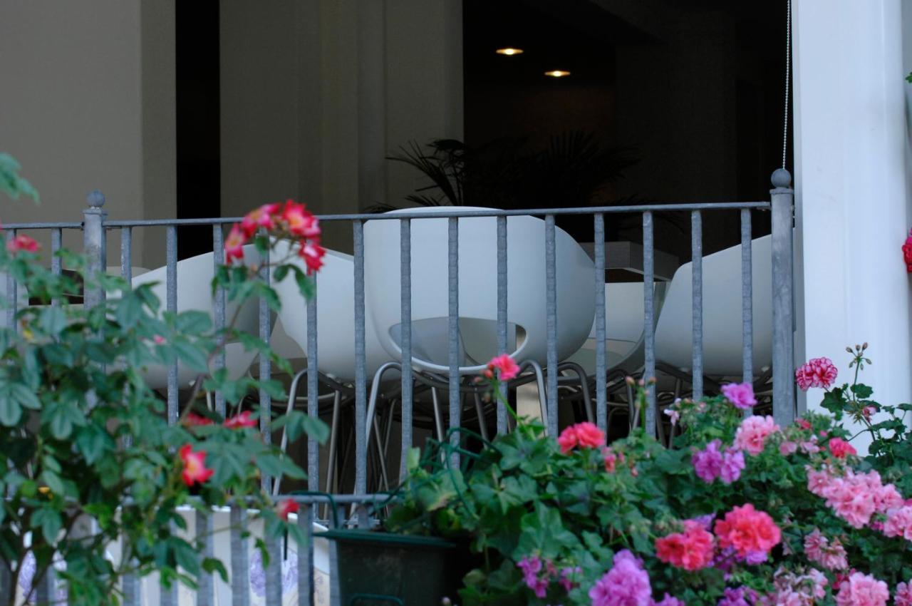 Hotel Sorriso Cattolica Exterior photo