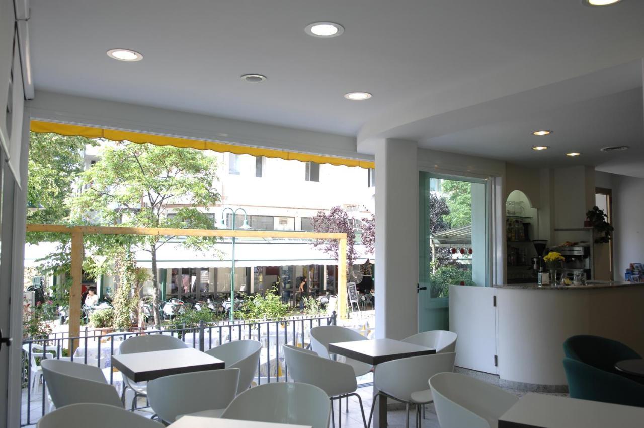 Hotel Sorriso Cattolica Exterior photo